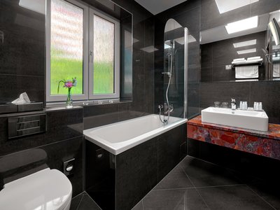 Hotel Selský Dvůr Praha - koupelna pokoje Executive Deluxe s přistýlkou